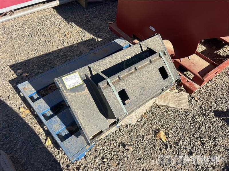 Quantity of (2) Arteer QB-BT Skid Steer Attachment Outros componentes