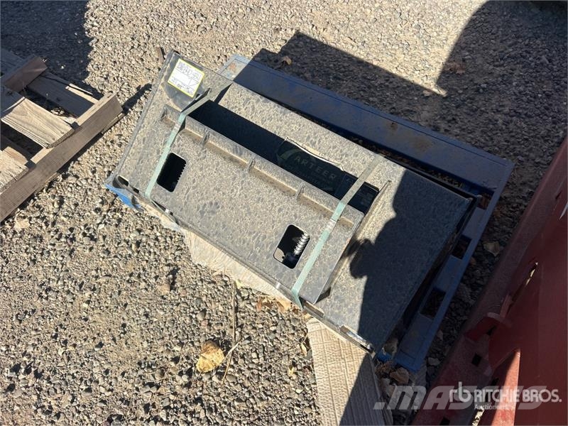 Quantity of (2) Arteer QB-BT Skid Steer Attachment Outros componentes