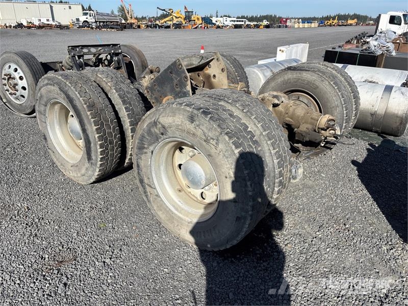 Quantity of (2) Axle - Fits Mack アクスル