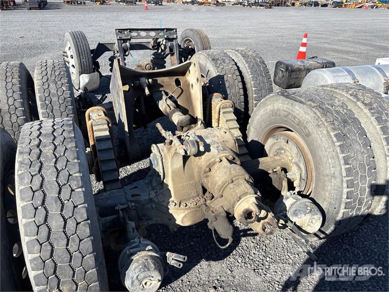 Quantity of (2) Axle - Fits Mack アクスル