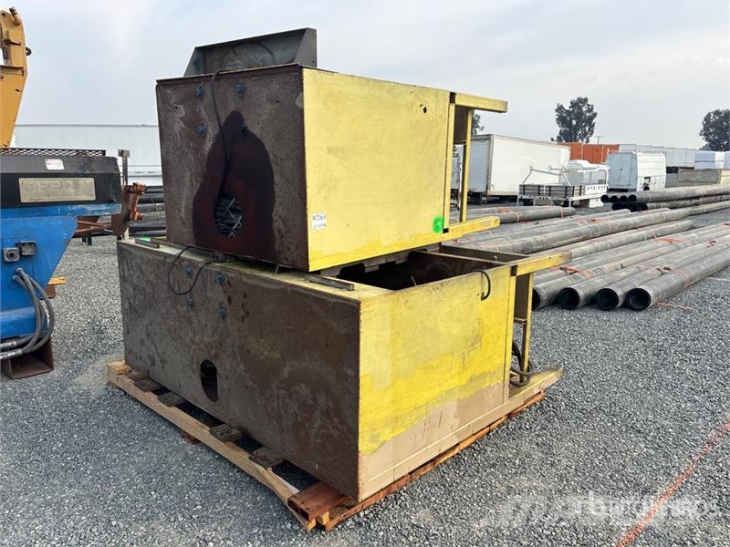 Quantity of (2) Cabinet Style Ventilated Work Stat 建設機械 - その他