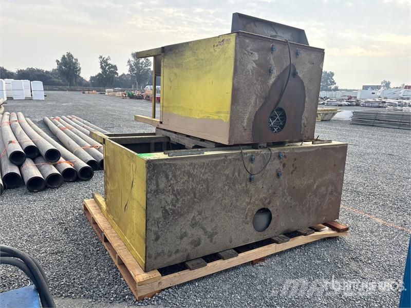 Quantity of (2) Cabinet Style Ventilated Work Stat 建設機械 - その他