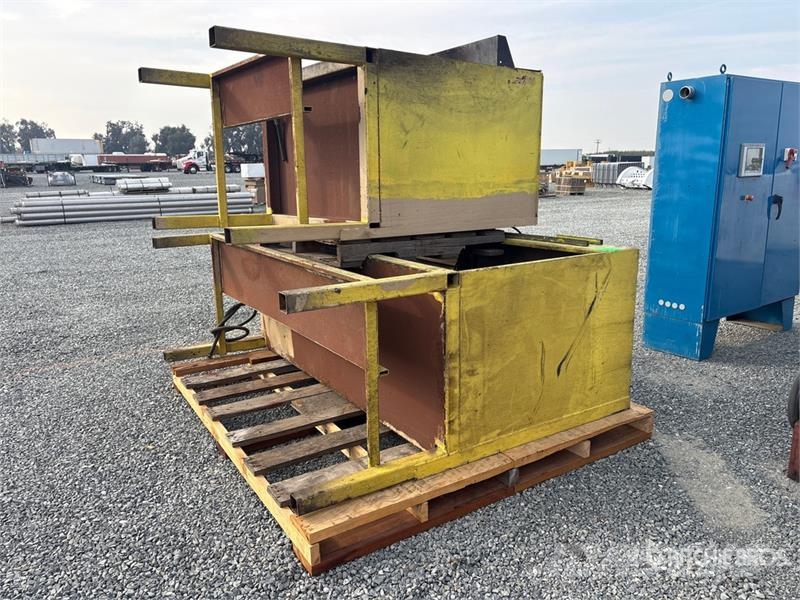 Quantity of (2) Cabinet Style Ventilated Work Stat 建設機械 - その他