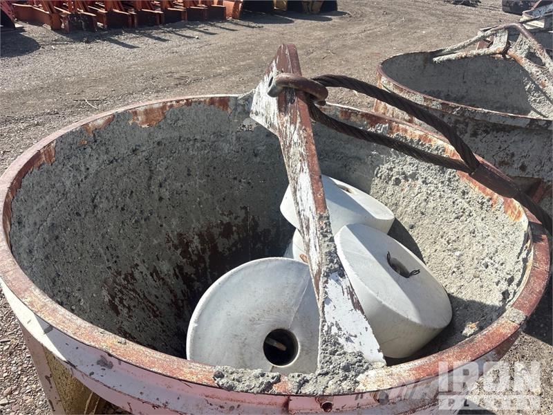  Quantity of (2) Car-Bro equipment Concrete Bucket Zubehör