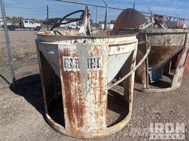  Quantity of (2) Car-Bro equipment Concrete Bucket Zubehör