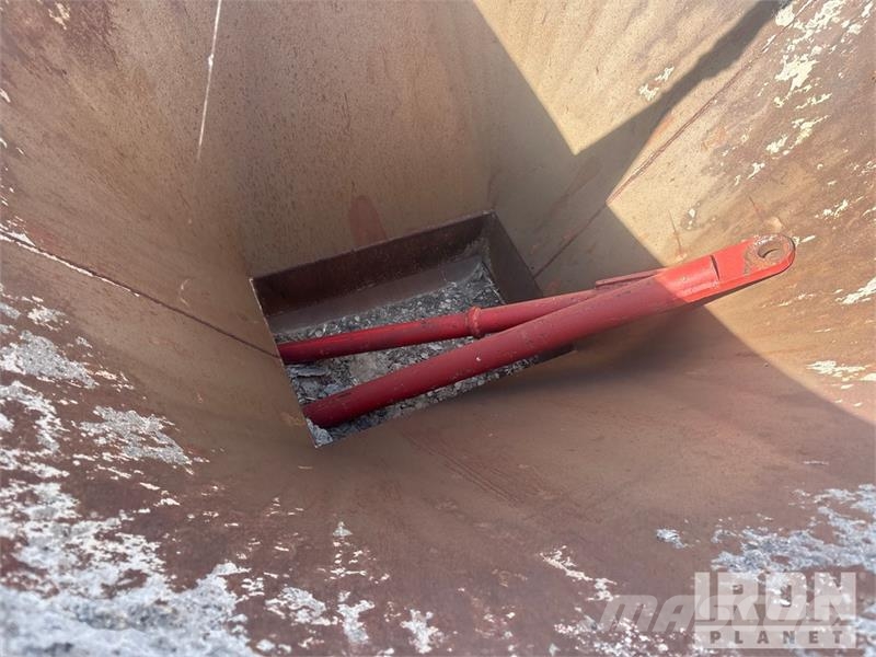  Quantity of (2) Car-Bro equipment Concrete Bucket Zubehör
