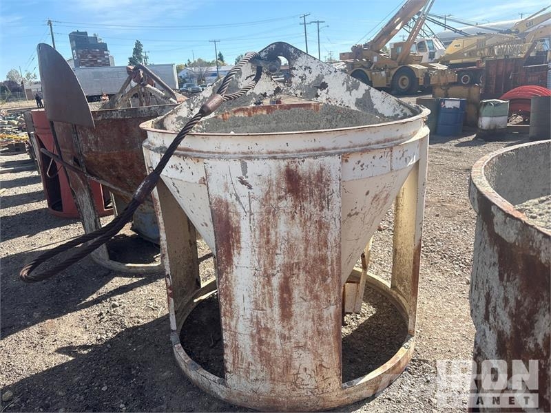  Quantity of (2) Car-Bro equipment Concrete Bucket Zubehör