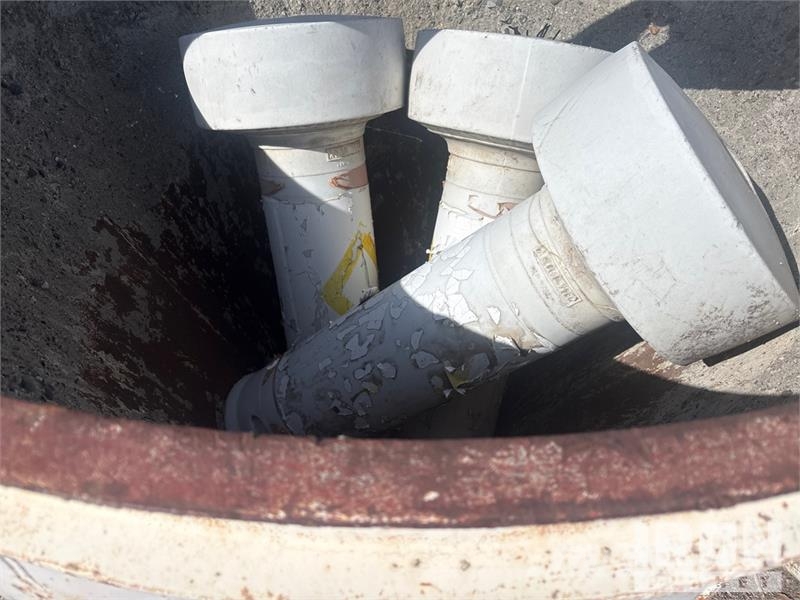  Quantity of (2) Car-Bro equipment Concrete Bucket Zubehör