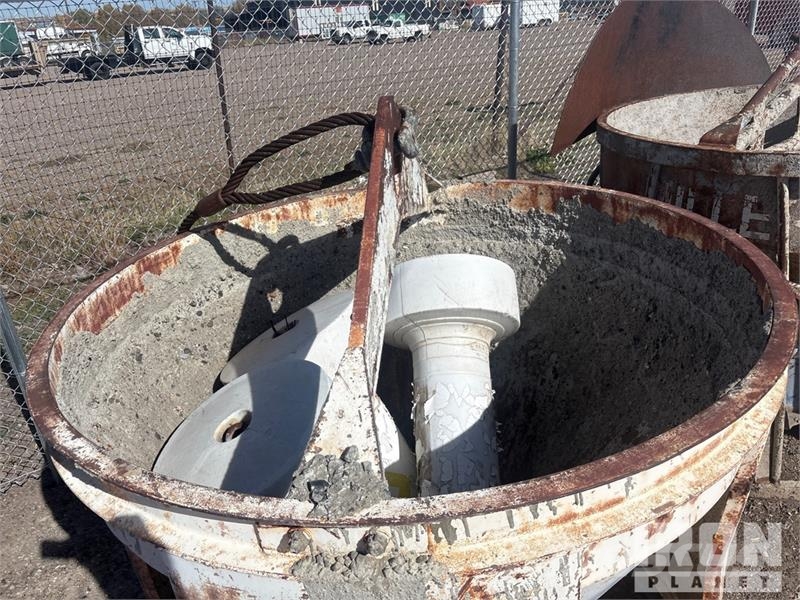  Quantity of (2) Car-Bro equipment Concrete Bucket Zubehör