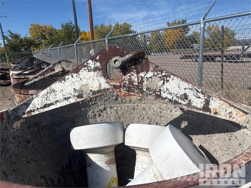  Quantity of (2) Car-Bro equipment Concrete Bucket Zubehör