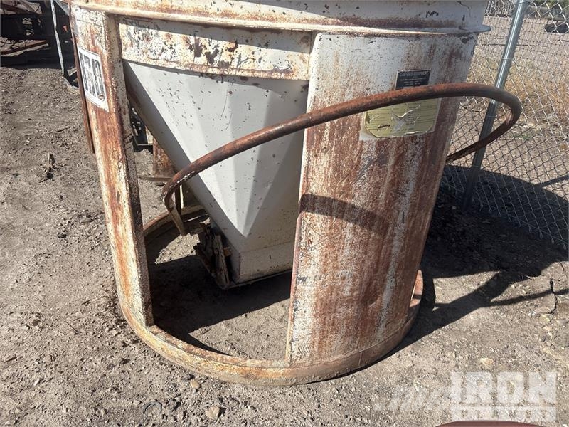  Quantity of (2) Car-Bro equipment Concrete Bucket Zubehör
