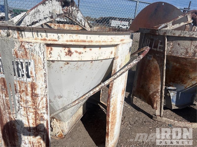  Quantity of (2) Car-Bro equipment Concrete Bucket Zubehör