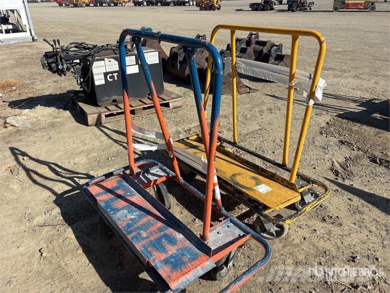 Quantity of (2) Carts Hejsespil, hejseværk og materialelifte
