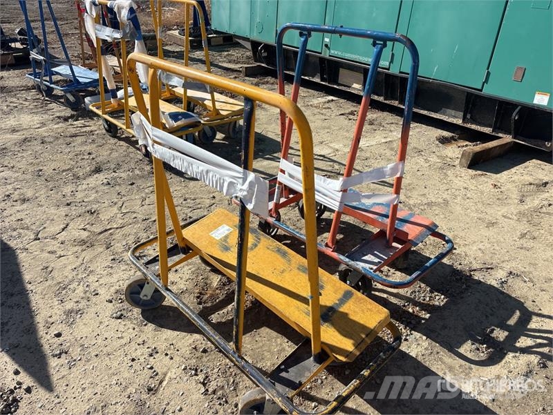 Quantity of (2) Carts Hejsespil, hejseværk og materialelifte