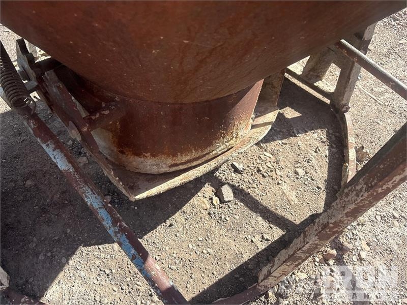 Quantity of (2) Concrete Bucket Zubehör