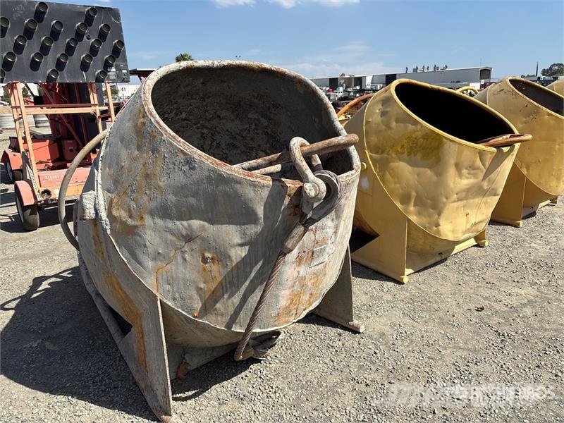 Quantity of (2) Concrete Bin Tillbehör