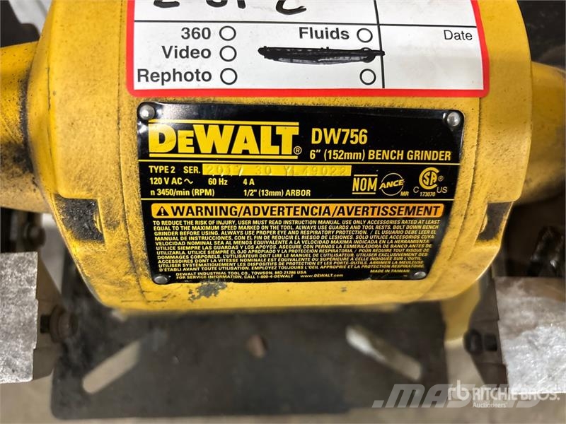 Quantity of (2) DeWalt DW756 6 in Bench Grinder Drugi deli