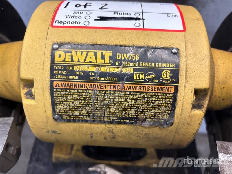 Quantity of (2) DeWalt DW756 6 in Bench Grinder Drugi deli