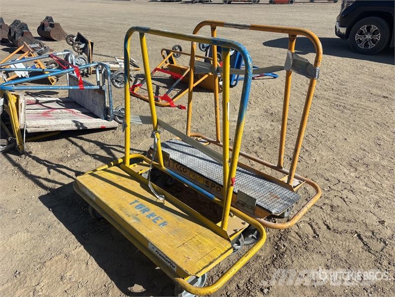 Quantity of (2) Drywall Carts Hejsespil, hejseværk og materialelifte