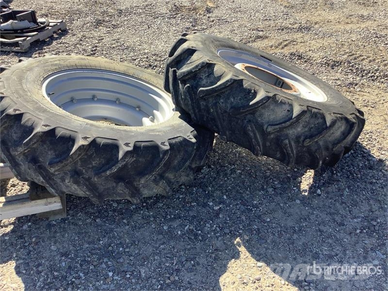 Quantity of (2) Harvest King 380/85R30 Tires Reifen