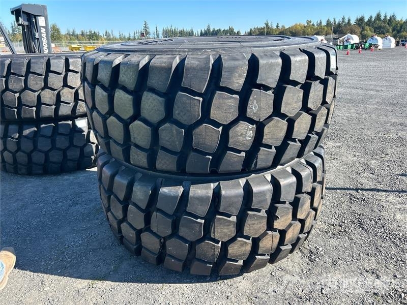 Quantity of (2) HILO BDTS 29.5x25 E4 Tires (Unused Tyres, wheels and rims