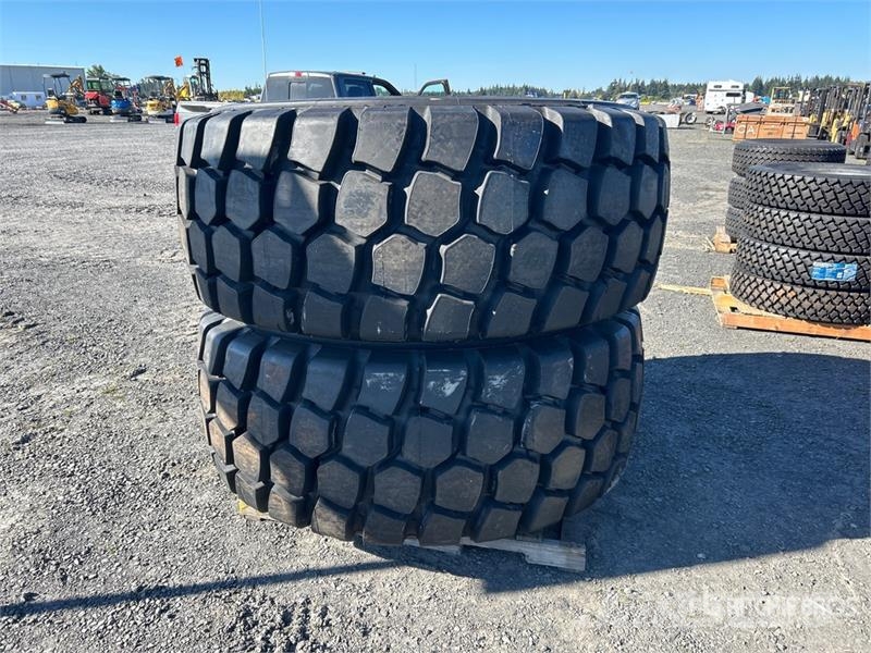 Quantity of (2) HILO BDTS 29.5x25 E4 Tires (Unused Tyres, wheels and rims