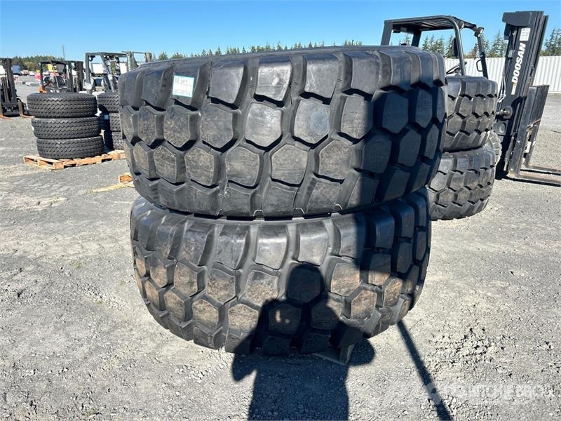Quantity of (2) HILO BDTS 29.5x25 E4 Tires (Unused Tyres, wheels and rims