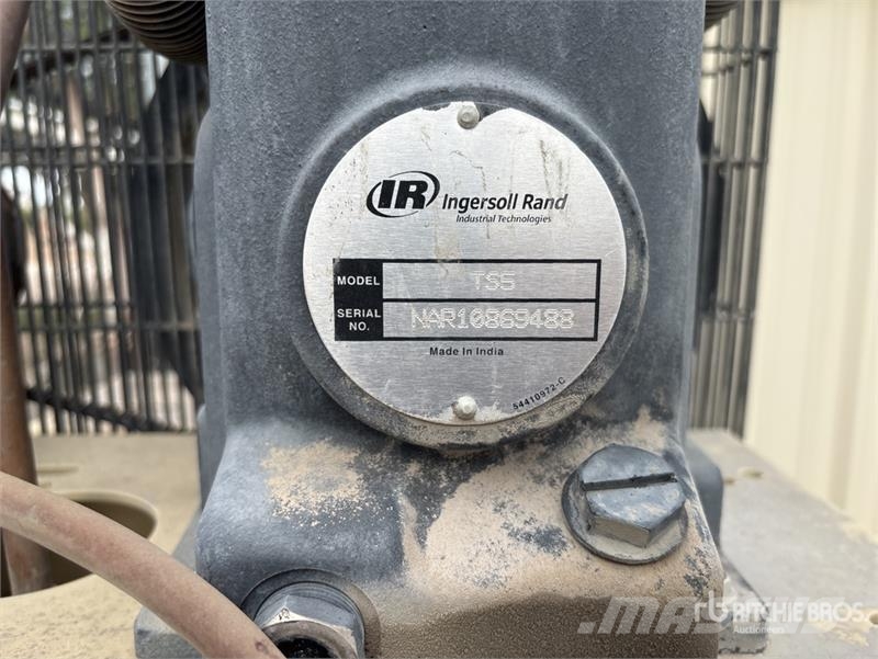  Quantity of (2) Ingersoll Rand TS5 Air Compressor مكابس