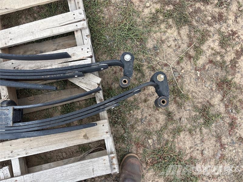  Quantity of (2) Leaf Springs Коммерческий транспорт - Другие