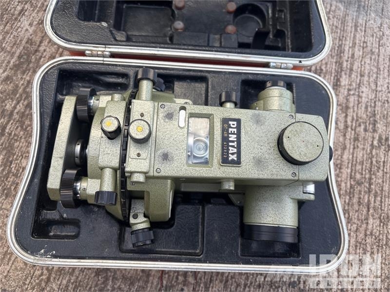 Quantity of (2) Lietz / Pentax 2 Transits and 1 tr Andre komponenter
