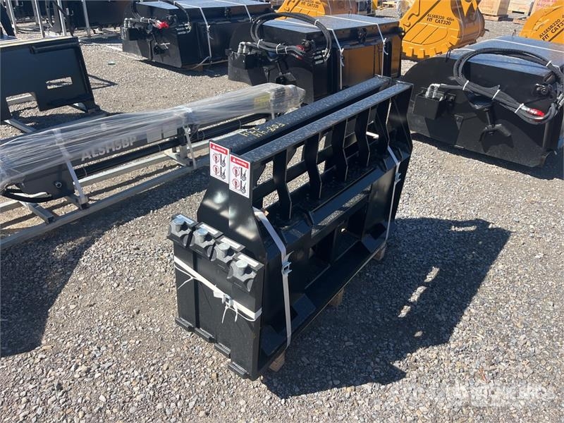  Quantity of (2)  LYALS ALSF48 48 in Skid Steer For Çatallar