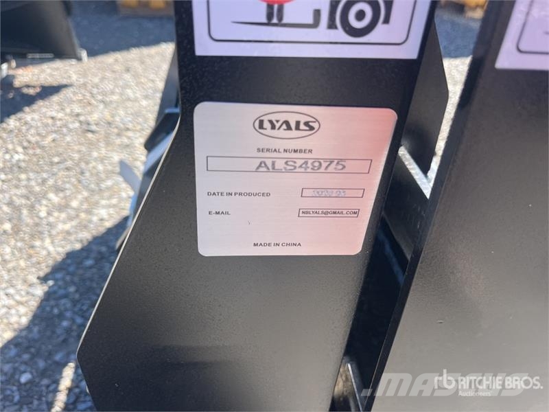  Quantity of (2)  LYALS ALSF48 48 in Skid Steer For Çatallar