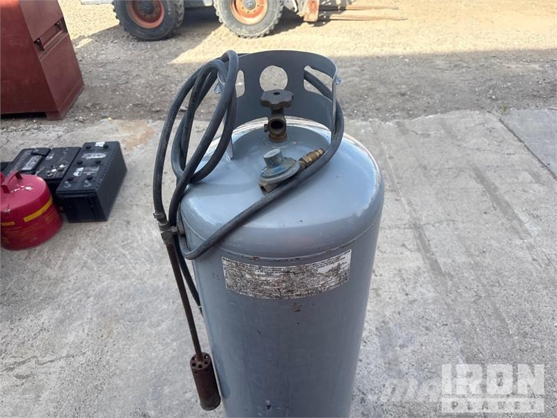 Quantity of (2) Mr. Heater 175000 BTU Space Heater Equipamento de aquecimento e descongelamento