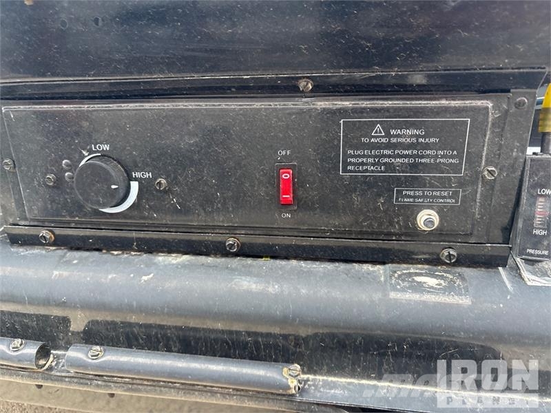 Quantity of (2) Mr. Heater 175000 BTU Space Heater Equipamento de aquecimento e descongelamento
