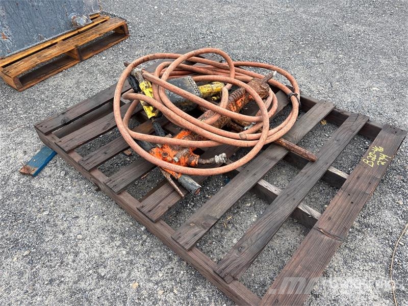 Quantity of (2) Pallets of Pneumatic Demolition Br 鑿犁
