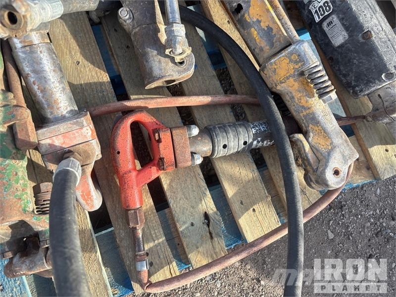 Quantity of (2) Pallets of Pneumatic jackhammers, Outros componentes