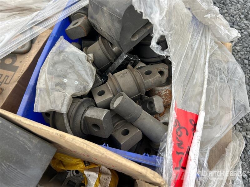  Quantity of (2) Pallets of Misc. Parts トラック・トレーラー - 　その他