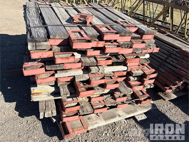 Quantity of (2) Pallets of 2 x 6 Hand Railing Brac Utovorne dizalice, vitla i liftovi za materijal
