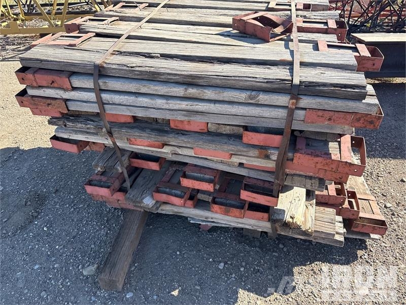 Quantity of (2) Pallets of 2 x 6 Hand Railing Brac Utovorne dizalice, vitla i liftovi za materijal