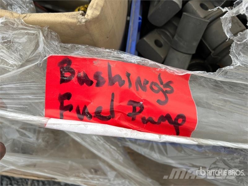  Quantity of (2) Pallets of Misc. Parts トラック・トレーラー - 　その他