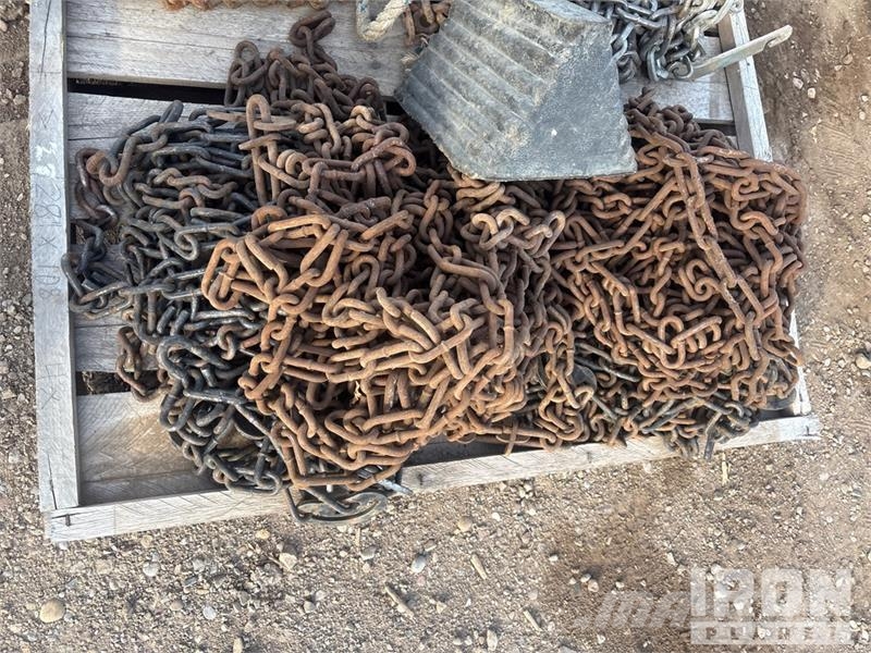 Quantity of (2) Pallets of Wheel chains Outros componentes