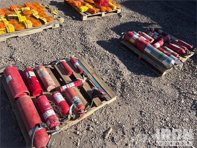 Quantity of (2) Pallets of Fire Extinguisher Outros componentes