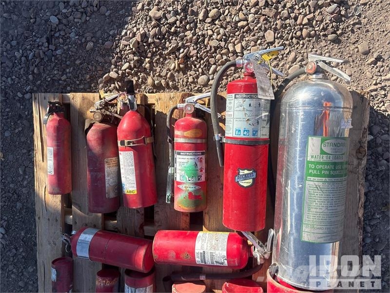 Quantity of (2) Pallets of Fire Extinguisher Outros componentes