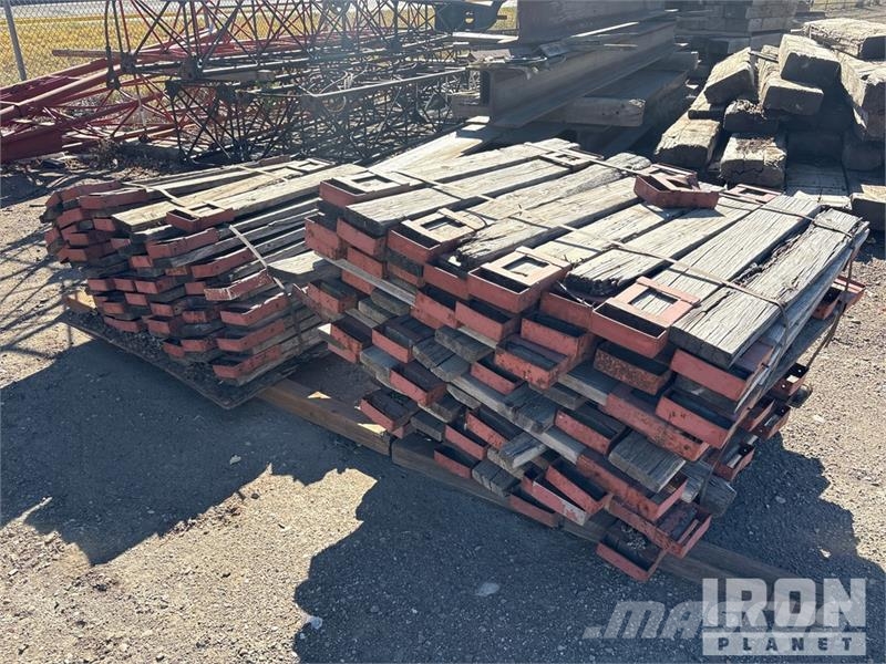 Quantity of (2) Pallets of 2 x 6 Hand Railing Brac Utovorne dizalice, vitla i liftovi za materijal