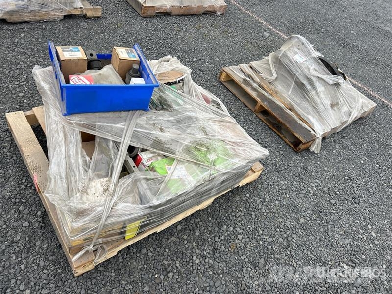  Quantity of (2) Pallets of Misc. Parts トラック・トレーラー - 　その他