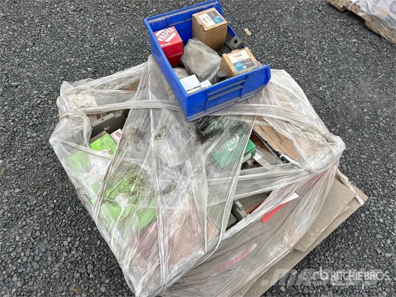  Quantity of (2) Pallets of Misc. Parts トラック・トレーラー - 　その他