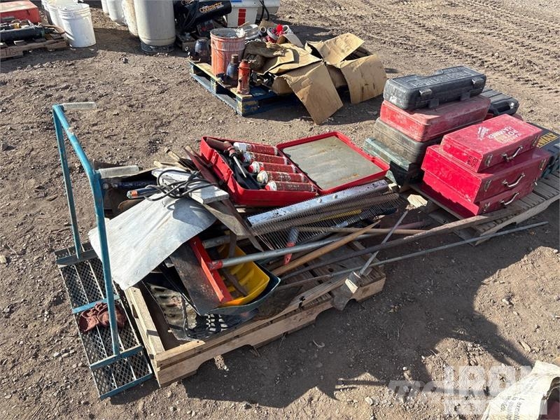  Quantity of (2) Pallets of Miscellaneous construct Seilwinden, Bauaufzüge und Lastenaufzüge