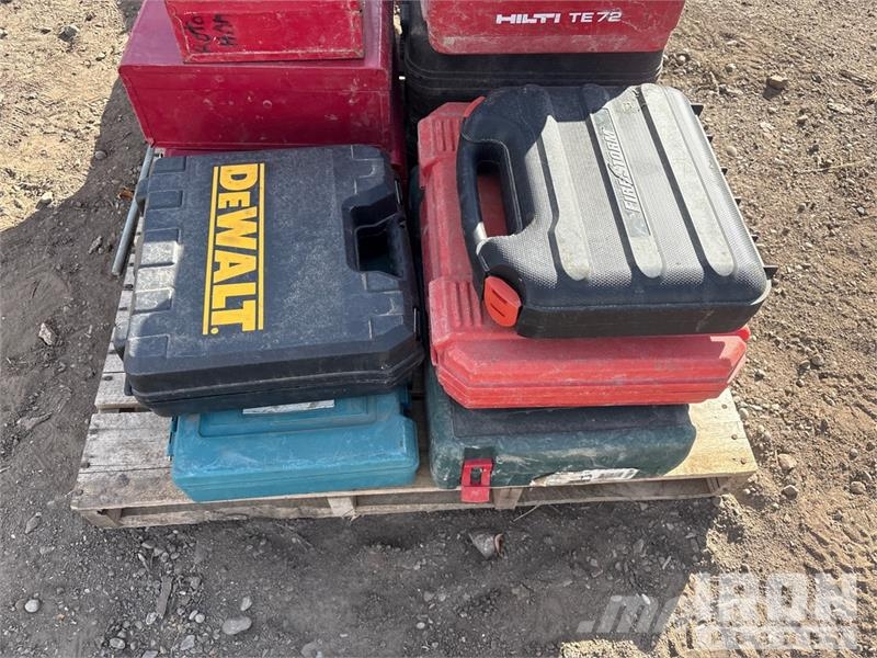  Quantity of (2) Pallets of Miscellaneous construct Seilwinden, Bauaufzüge und Lastenaufzüge