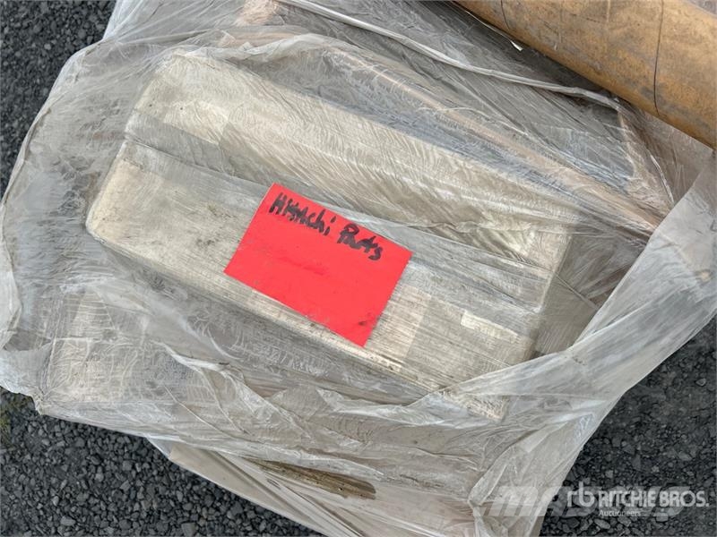 Quantity of (2) Pallets of Misc. Parts トラック・トレーラー - 　その他