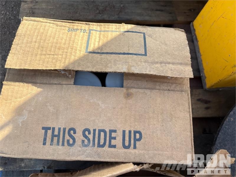 Quantity of (2) Pallets of Spray paint, electro st Outros componentes
